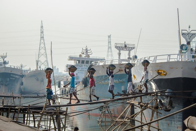 workers-5708691_1280.jpg