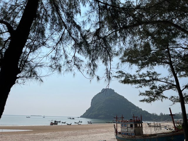Tham Thong Beach7.jpg