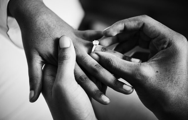 man-proposed-marriage_53876-13651.jpg