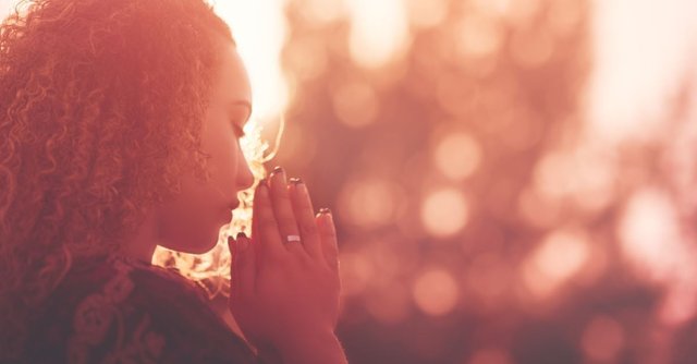 65501-woman-praying-softlight-gettyimages.1200w.tn.jpg