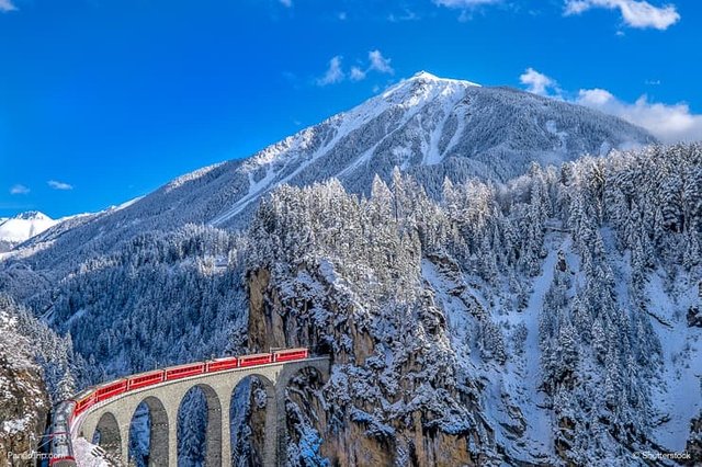 Landwasser-Viaduct-bridge-in-Winter.jpg