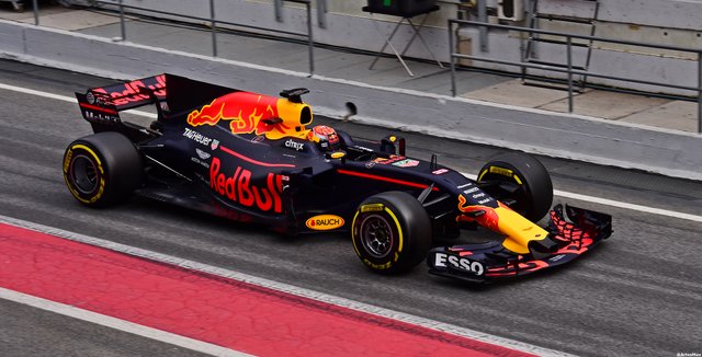 Red_Bull_RB13_Verstappen_Barcelona_Test.jpg