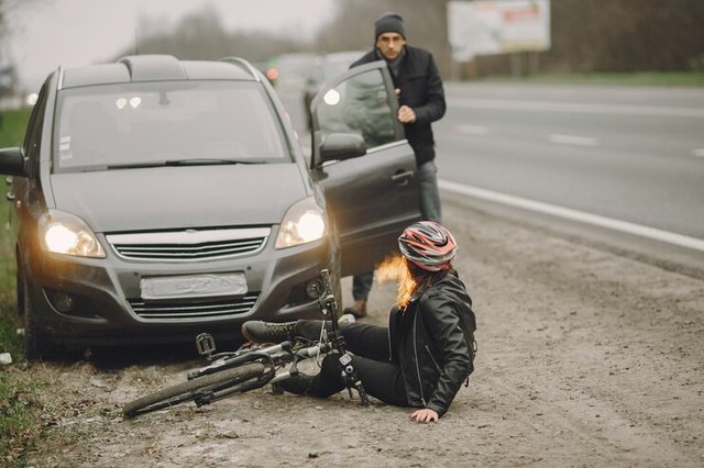 woman-crashed-into-car_1157-45214.jpg