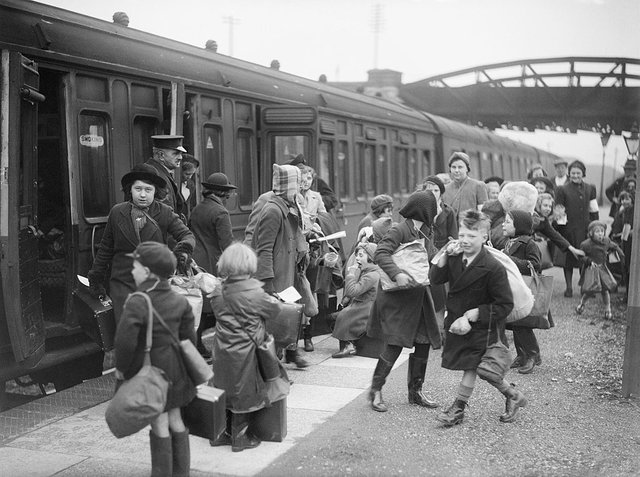 1024px-A_group_of_children_arrive_at_Brent_station_near_Kingsbridge,_Devon,_after_being_evacuated_from_Bristol_in_1940._D2592.jpg