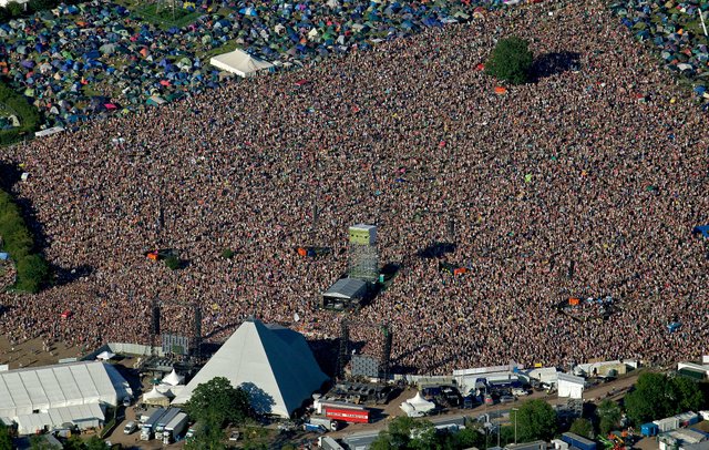 GettyImages-117484517_glastonbury_2000.jpg