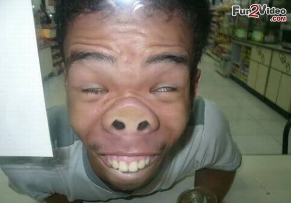 weird-people-stuff-things-funny-pics-Man-Making-Weird-Pig-Face-Funny-Picture.jpg