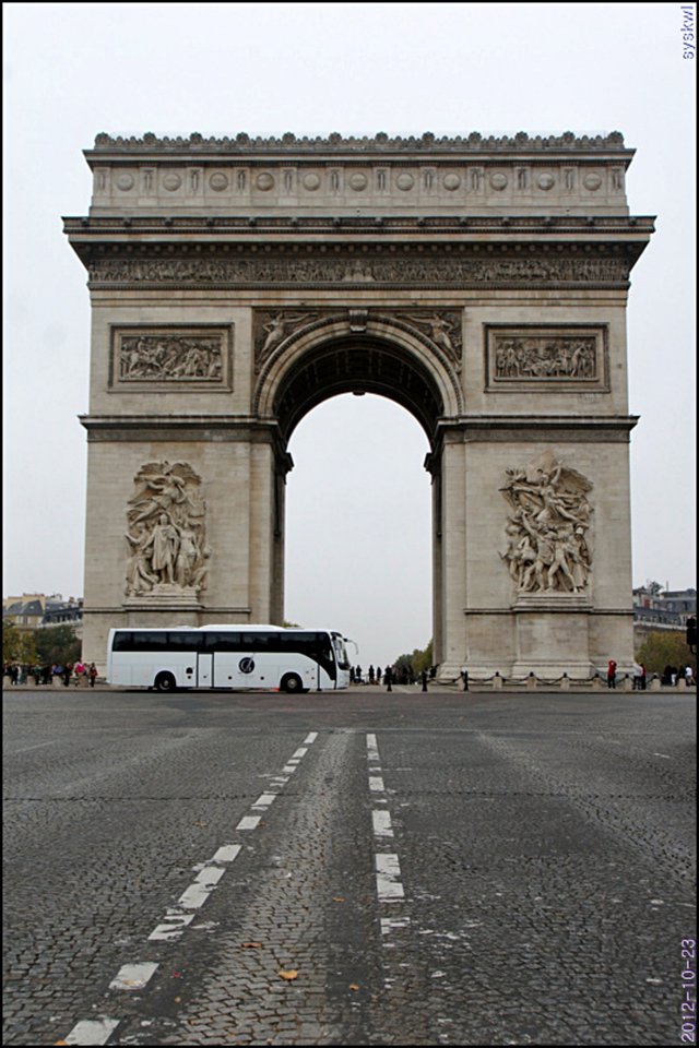b-EU121023-172518.jpg