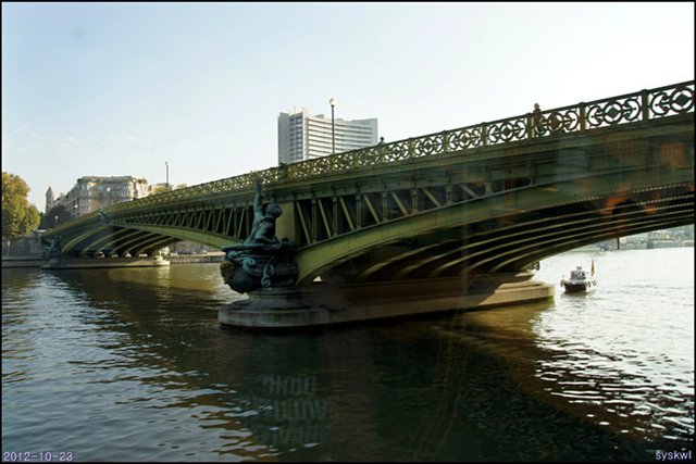 b-EU121023-225751.jpg