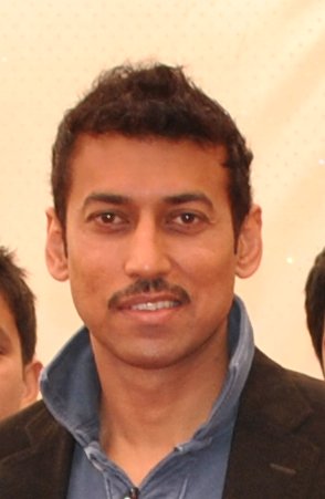 Rajyavardhan_Rathore_with_the_school_children_-_TEDxShekhavati_2011_(cropped).jpg