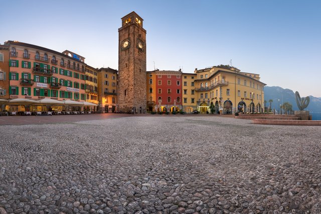 Piazza III November and Aponale Tower, Riva del Garda, Italy.jpg