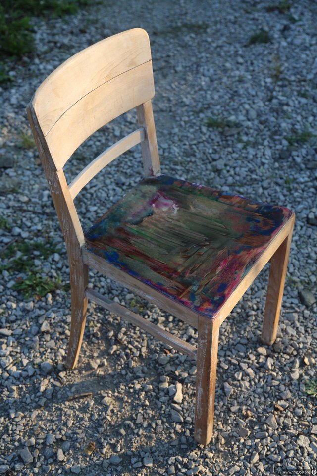krzeslo_z_malowanym_siedziskiem_uv_1.jpg