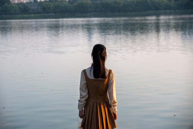 girl-8373900_960_720.jpg