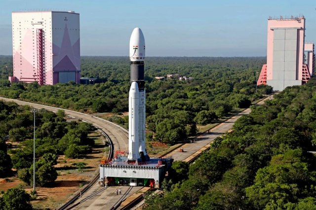 india-launches-into-orbit-36-internet-satellites.jpg