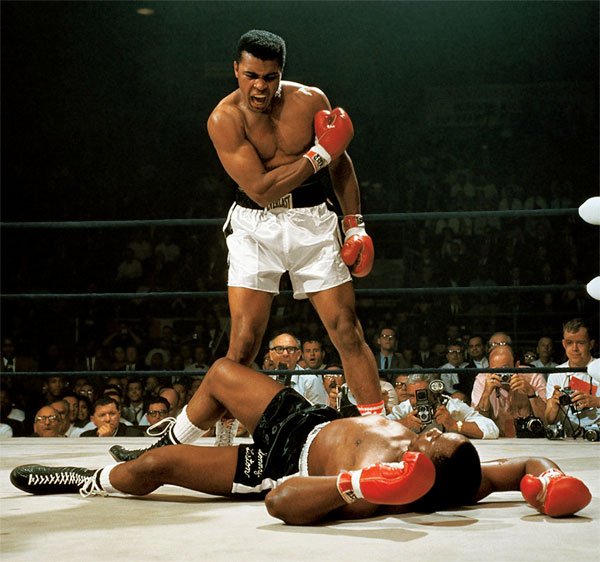 Muhammad Ali vence a Sonny Liston (1964).jpg