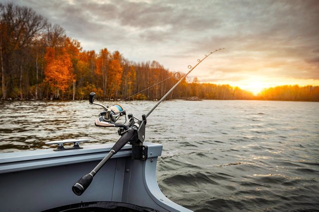 fishing-boat-5541327_1280.jpg