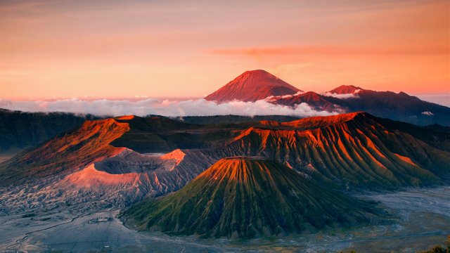 Indonesia-Java-Tenger-volcano-mountains-landscape-fog_1366x768.jpg