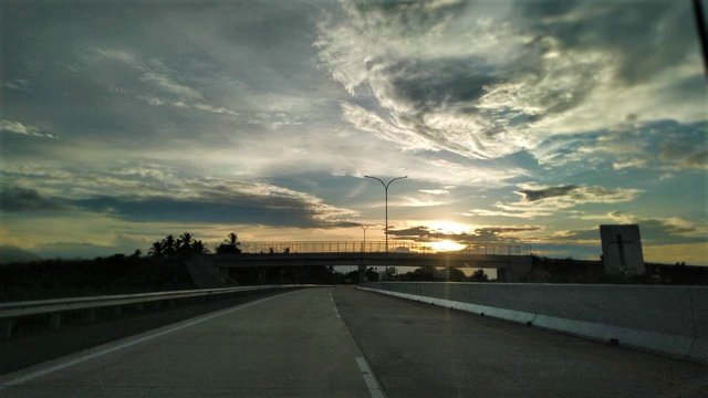 Sunset di Tol Aceh1.jpg