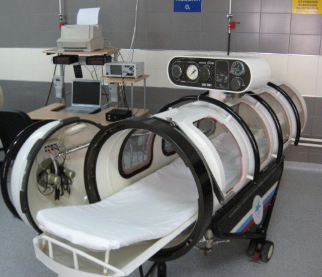 Hyperbaric_chamber_BLKS_301M.jpg