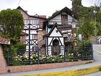 201px-Chalet_en_la_Colonia_Tovar.jpg