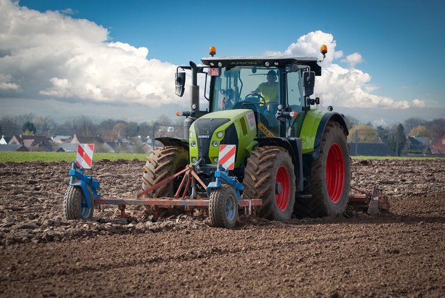 tractor-7007875_1280.jpg