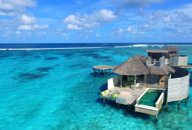 975x660_SSLM_Laamu_Water_Villa_with_Pool_Aerial_view_140x87.jpg