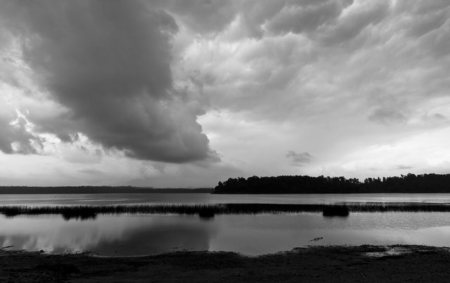 6261507599-lake-mahinapuaclouds-from-the-bad-weather (FILEminimizer).jpg