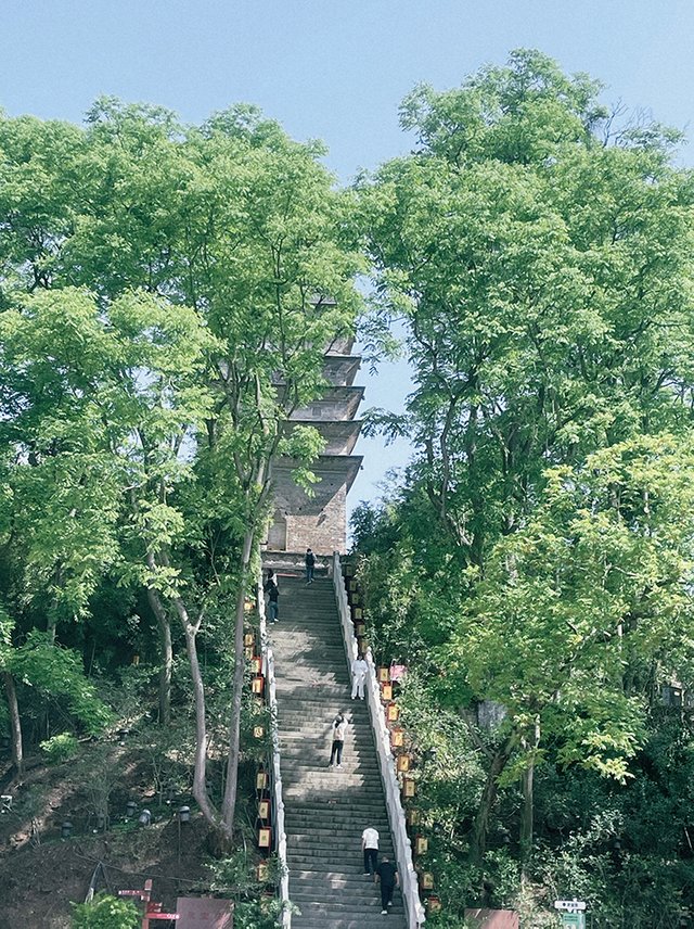 四川乐山1000.jpg