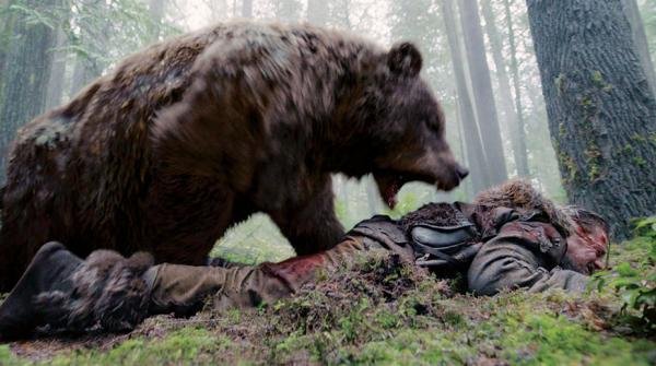 oso atacando a un hombre.jpg