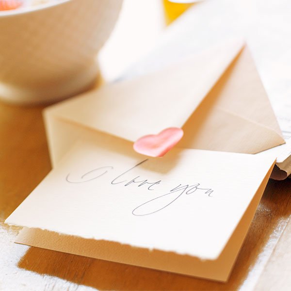 valentines-day-ideashow-to-write-a-love-letter_600X600.jpg