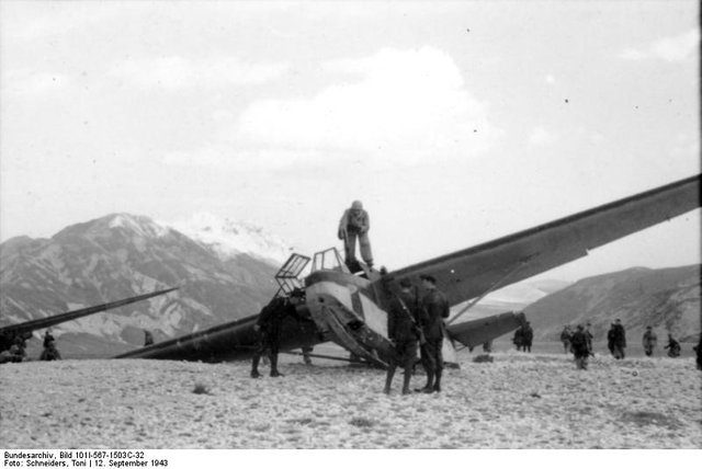 005 Comando de Rescate  - Planeadores Operación Roble.jpg