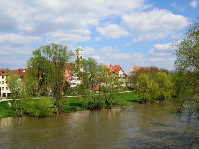 005 Regensburg, Blick auf anderes Donauuferklein.jpg