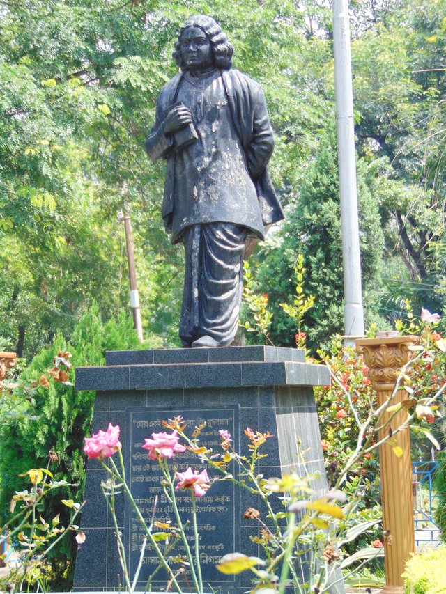 Statue_of_Kazi_Nazrul_Islam,_Asansol.jpg