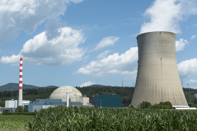 nuclear-power-plant-2485746_1920.jpg