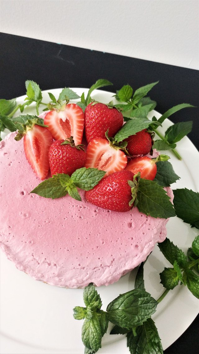 vegan strawberry cheesecake_b_small.jpg