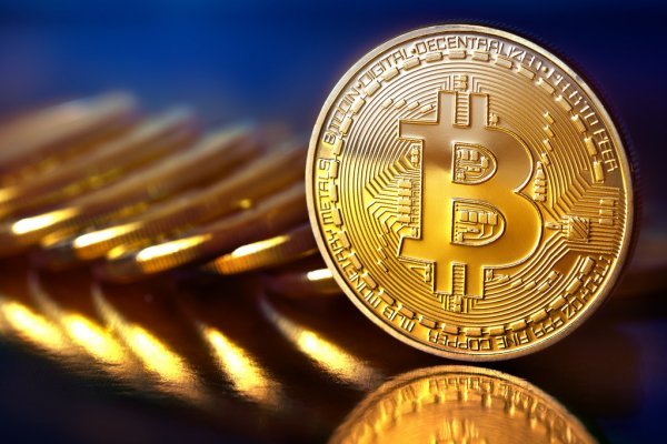 depositphotos_86718588-stock-photo-golden-bitcoins.jpg