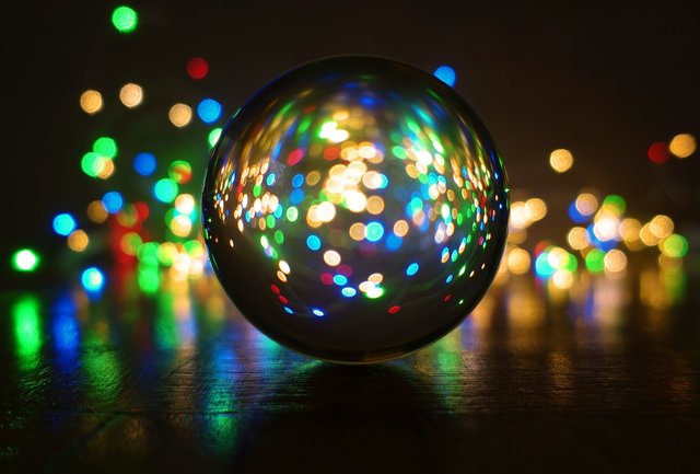 crystal-ball-photography-3884125_1280.jpg