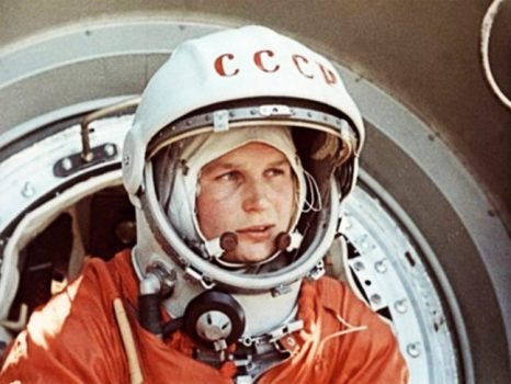 hace_58_anos_yuri_gagarin_se_convirtio_en_el_primer_ser_humano_en_efectuar_un_vuelo_orbital_alrededor_de_la_tierra-466x350.jpg