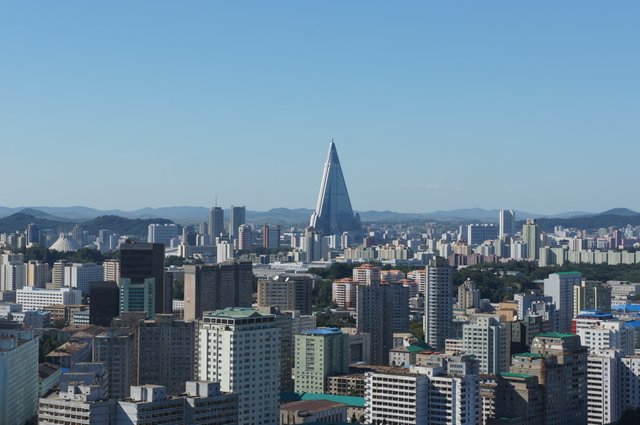 Pyongyang_City_-_Ryugyong_Hotel_in_Background_(13913572409).jpg