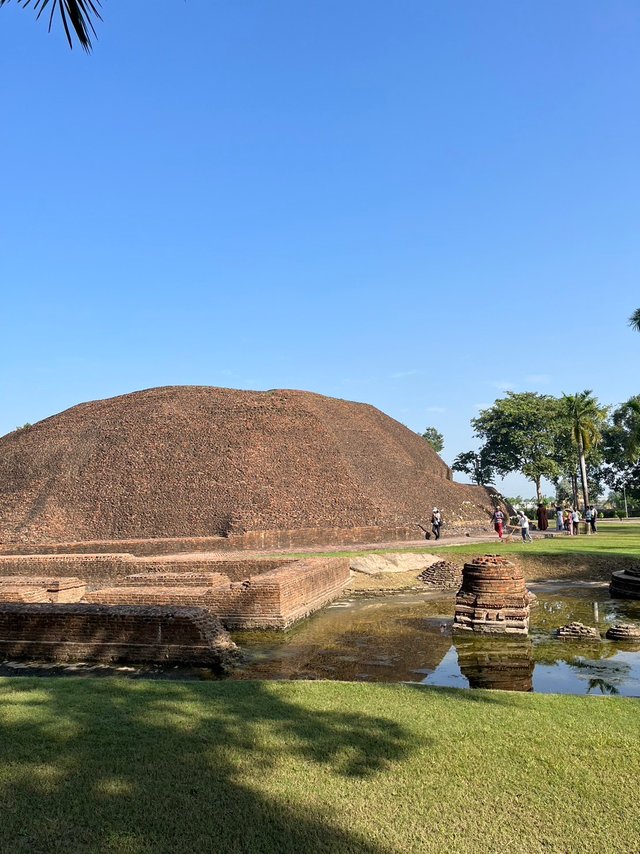 Makutapanthana Chedi3.jpg