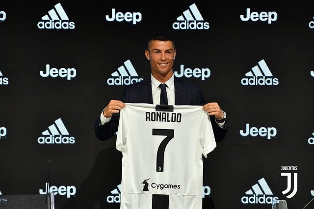 Ronaldo-signs-for-Juventus-July2018-1024x681.jpg