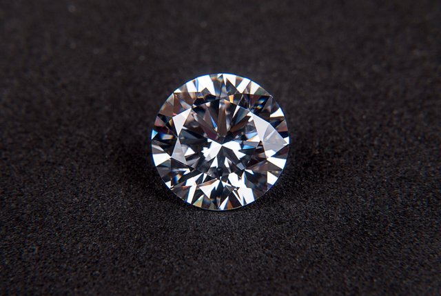 diamond-gem-cubic-zirconia-jewel-68740.jpeg