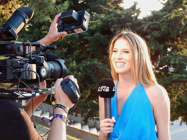 reporter-852096_1280.jpg