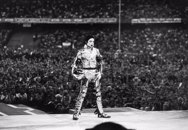 MIchael Jackson 1996 History Stage BW proxy.duckduckgo.com.jpeg