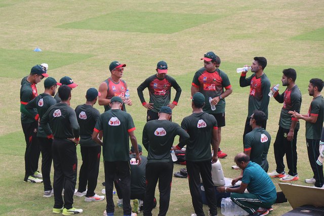 Bangladesh_team_on_practice_session_at_Sher-e-Bangla_National_Cricket_Stadium_(2).jpg