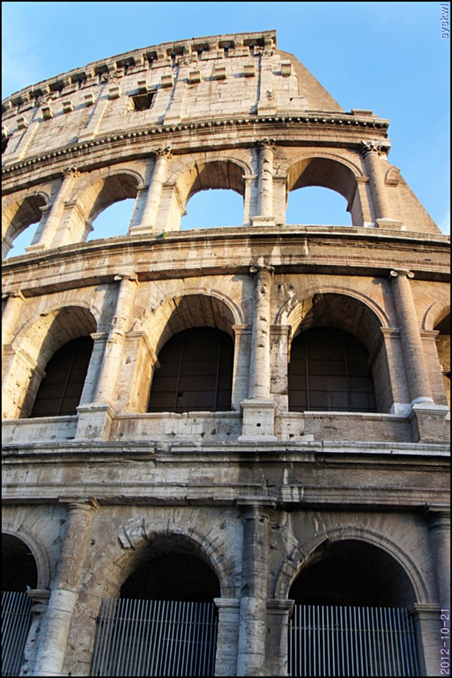 b-EU121021-004804.jpg