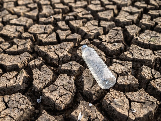 water-bottles-dry-soil-with-dry-cracked-soil-global-warming.jpg