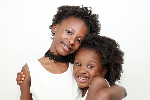 sisters-3484744_1280.jpg