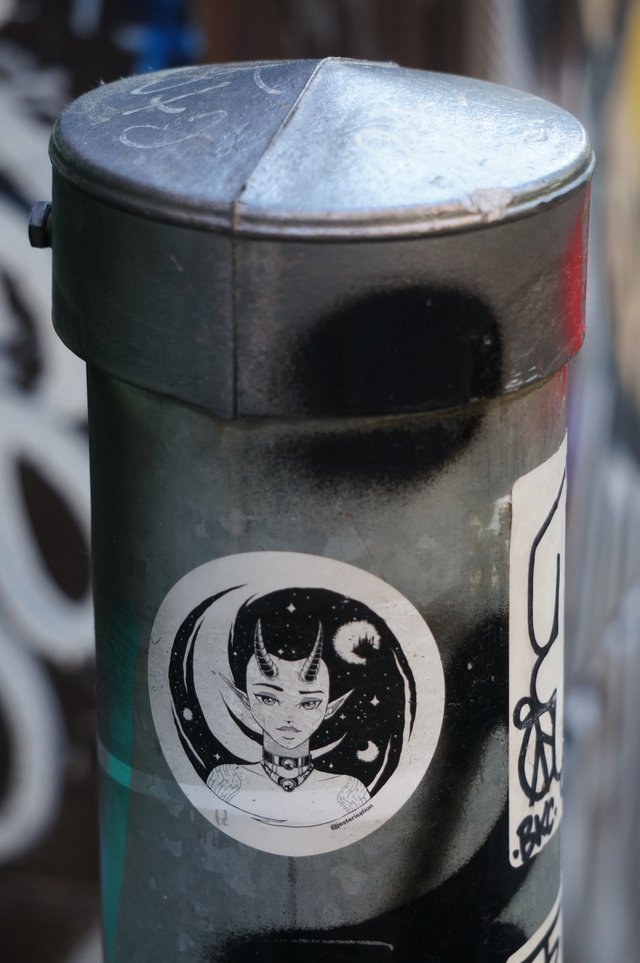 380 - Jest Sticker sur Graffiti Alley.jpg