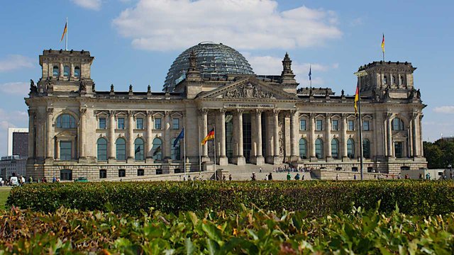 Bundestag-Berlin_by_Lars-Steffens_CC_BY-SA_2-0_9611436548_4087261f59_o-BS-TB-Web.jpg