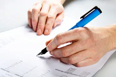 1800ss_science_source_rf_writing_left_handed.webp